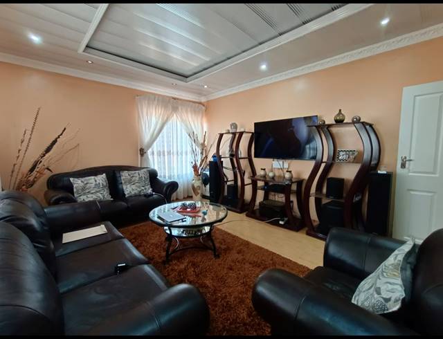 3 BEDROOM HOUSE FOR SALE IN VANDERBIJLPARK CE 2
